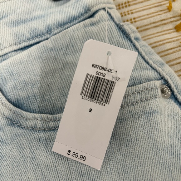 Washed out Old Navy Jean Skirt - Picture 5 of 5